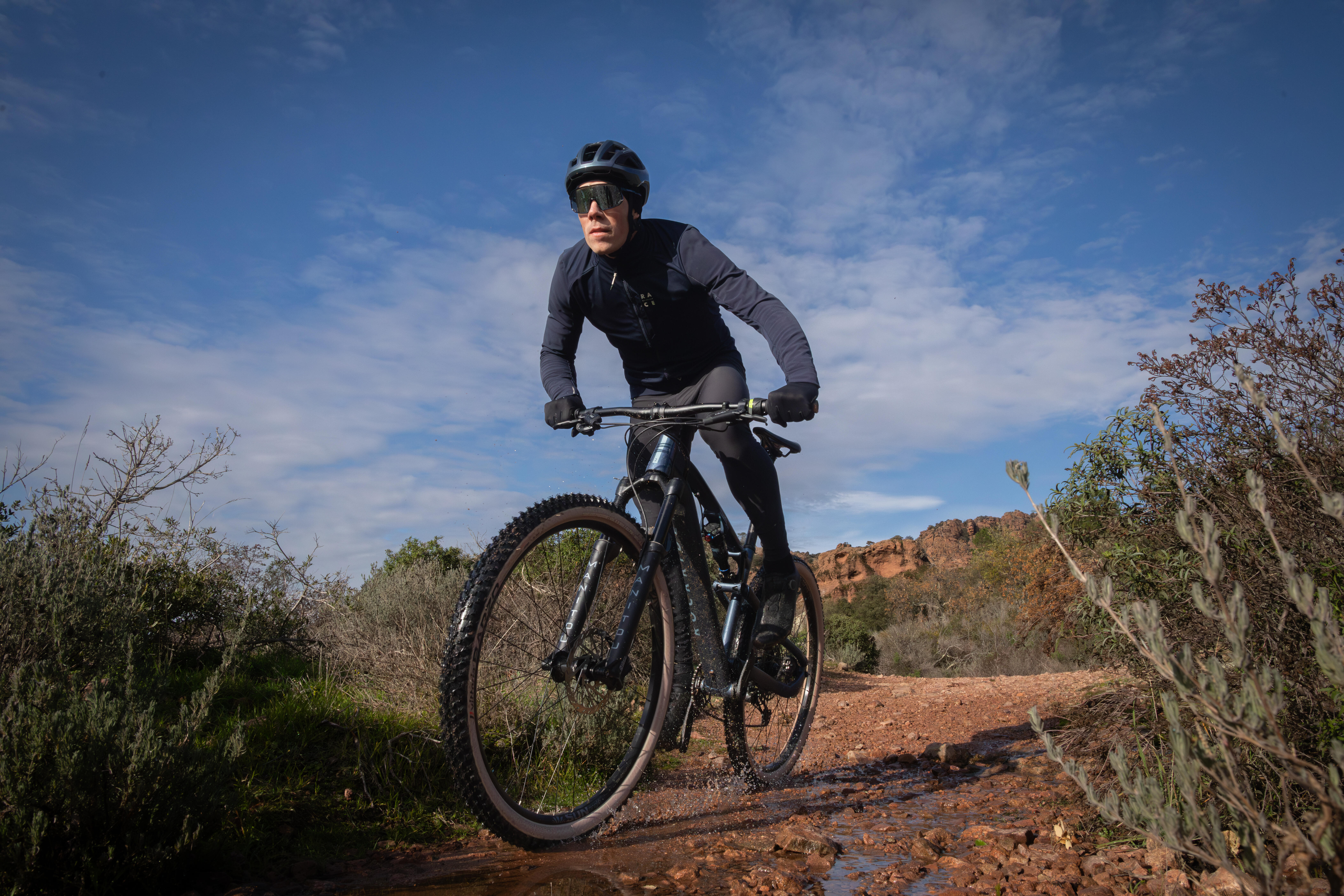 Bicicleta MTB de cross country con cuadro de aluminio